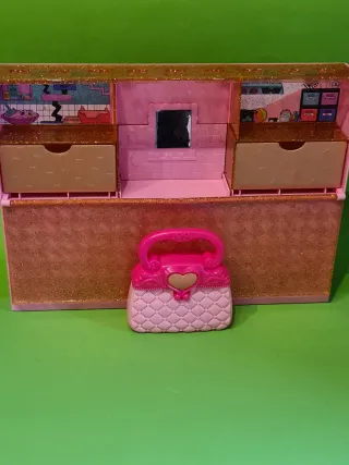 LOL Surprise Pop-Up Store Expositor