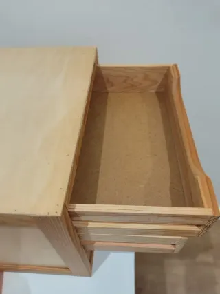 Cajonera pequeña de madera