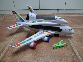 Avión musical con luces y movimientos