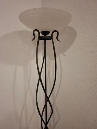 Lámpara de pie moderna metal y cristal