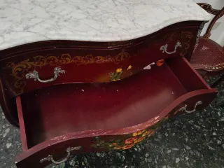 Conjunto aparador y 2 sillas con motivos florales