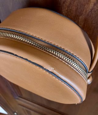 Bolso redondo marrón Mango