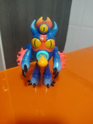 Figura Monstruo Azul con Chupete