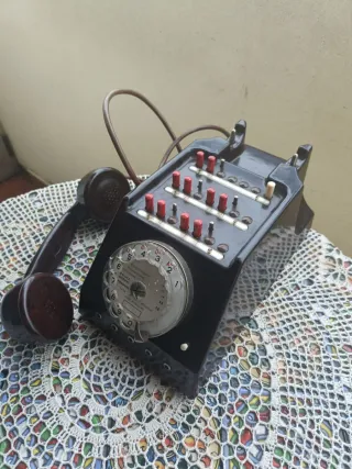 Antiguo teléfono centralita negro frances