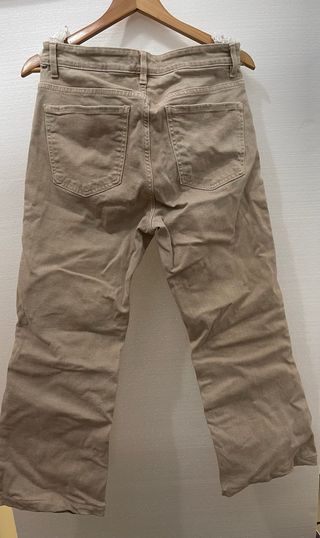 Pantalón beige Mango