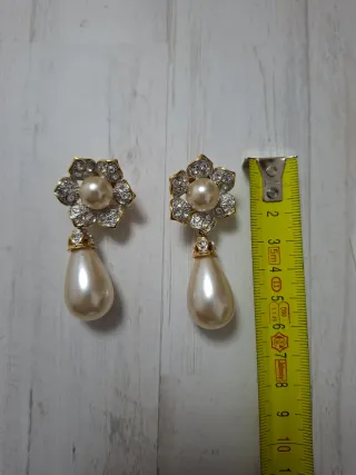 Pendientes largos perla flor chapado en oro