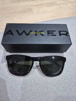 Gafas de sol Hawkers negras con caja