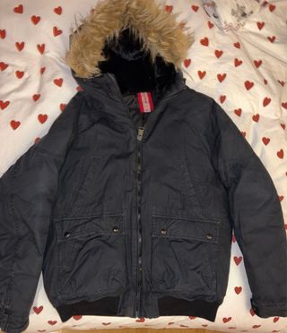 Chaqueta de plumas negra