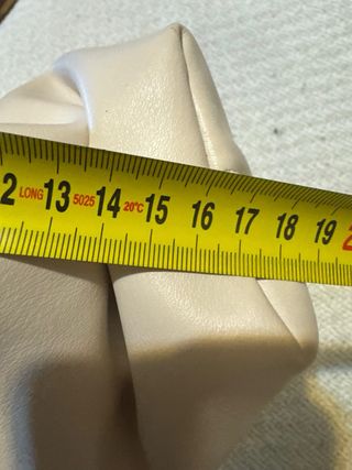 Borsetta a mano beige con catena argento