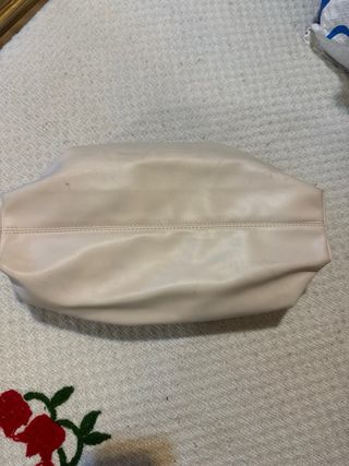 Borsetta a mano beige con catena argento