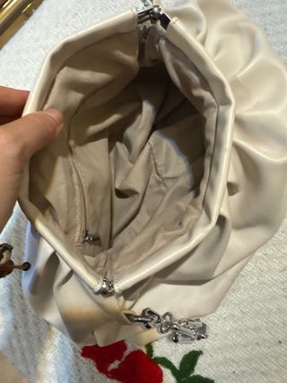 Borsetta a mano beige con catena argento