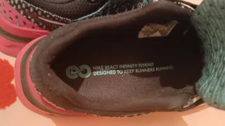 Zapatillas Nike Running Negras y azuladas con rosa