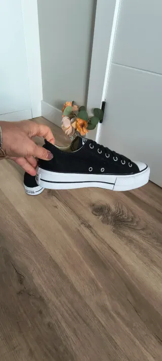 Converse con plataforma talla 41 color negro