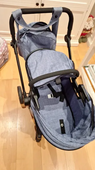 Capazo para muñecas azul