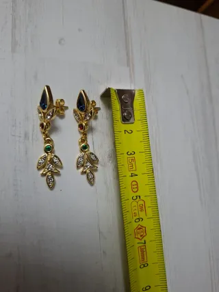 Pendientes dorados con cristales azules