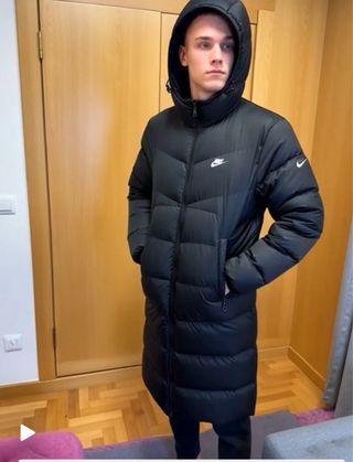 Chaqueta larga acolchada Nike negra