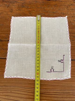 Toalha  bordada à mão com guardanapos