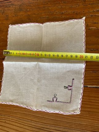 Toalha  bordada à mão com guardanapos
