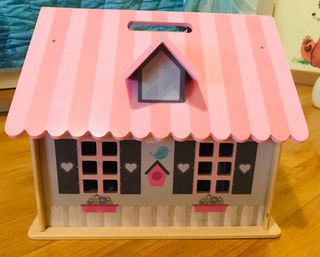 Casa delle bambole con accessori Eurekakids