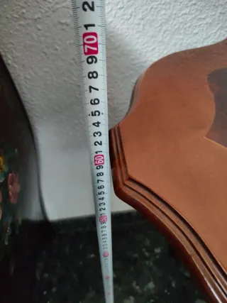 Mesita auxiliar de madera, marquetería.