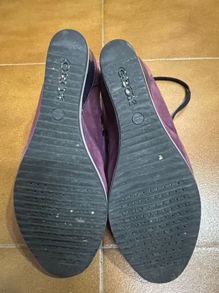 Botín cuña Geox ante y charol