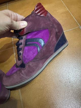 Botín cuña Geox ante y charol