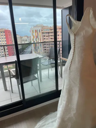 Elegante vestido de novia sencillo