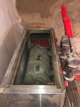 Cafetera de bar Gaggia profesional con mueble