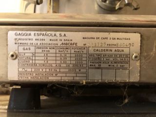 Cafetera de bar Gaggia profesional con mueble