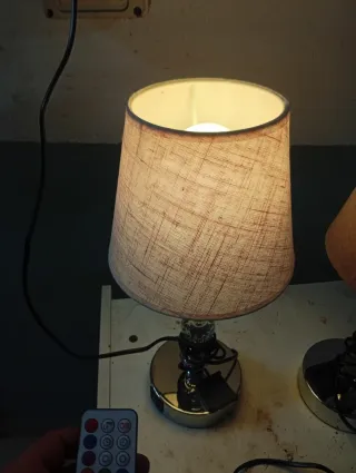 Cuatro Lámparas LED de cama con USB y mando