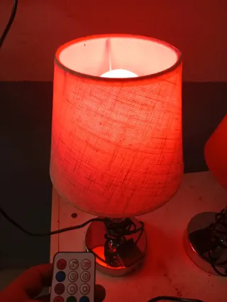 Cuatro Lámparas LED de cama con USB y mando