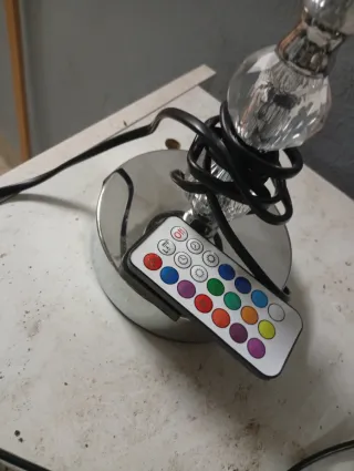 Cuatro Lámparas LED de cama con USB y mando