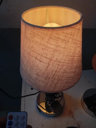 Cuatro Lámparas LED de cama con USB y mando