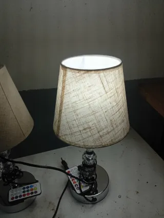 Cuatro Lámparas LED de cama con USB y mando