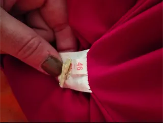 Vestido de cóctel bordado a mano.