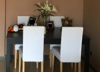 Mesa de comedor negra extensible