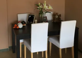 Mesa de comedor negra extensible