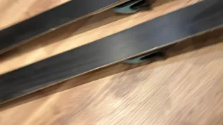 Esquís con fijaciones Tyroila