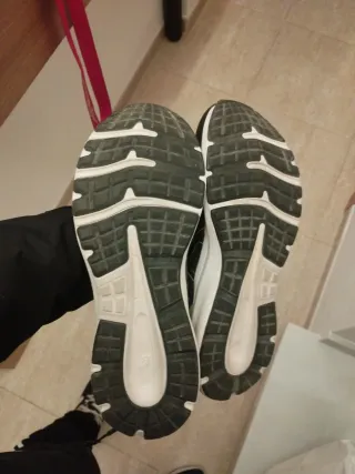 Zapatillas Asics Negras y Verdes