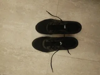 Zapatillas Asics Negras y Verdes