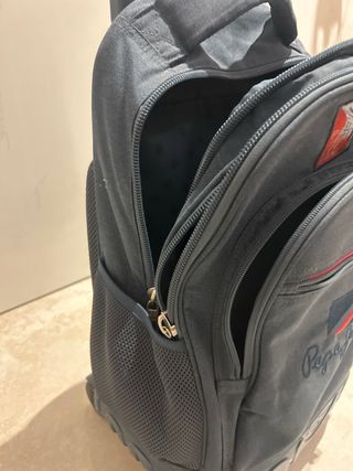 Mochila Pepe Jeans Azul con detalles rojos