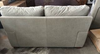 Sofá de tela gris- verde .