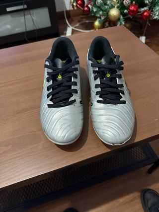 Zapatos de fútbol Puma negros