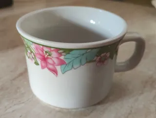 Tazza da thè vintage con decoro floreale