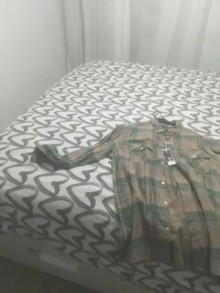 Camisa a cuadros marrón y verde