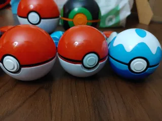 Cinturón y bolso Pokémon con bolas