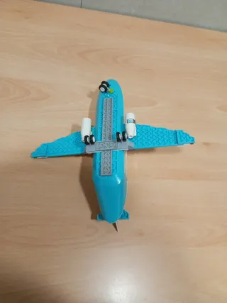 LEGO Jet Privado con Figuras y Accesorios