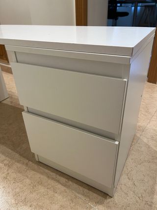 Escritorio infantil con cajones y silla