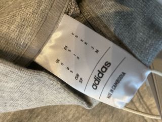 Chaqueta deportiva Adidas gris