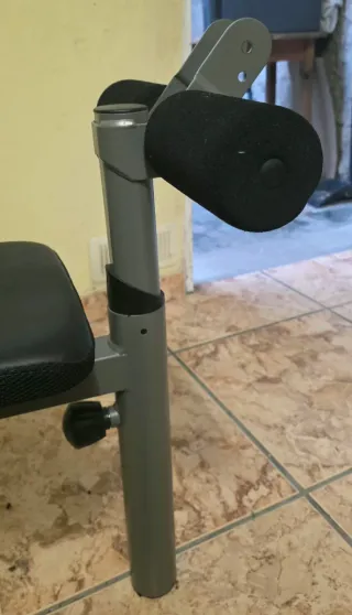 Banco Domyos BM530 + barra, discos y mancuernas.